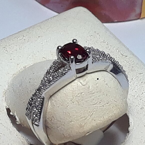 .55ctw Natural Diamond & Oval Garnet X sides design 10KT White Gold Ring #19967 - Picture 4 of 5